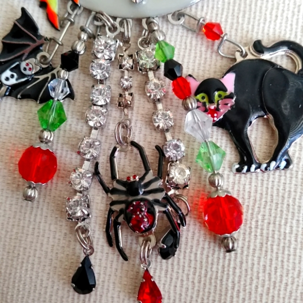 LATR2GO WITCH ON THE MOON PIN/ENHANCER - Picture 6 of 12